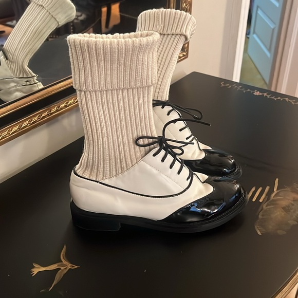 Chanel White Black Shiny Patent/Matte Leather Lace Up Tie Ankle Short Boots 38 - Picture 3 of 10